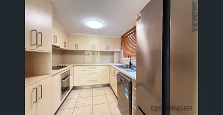 LIVING BY THE WATER – 2.3km to Kirra Beach - Photo 2