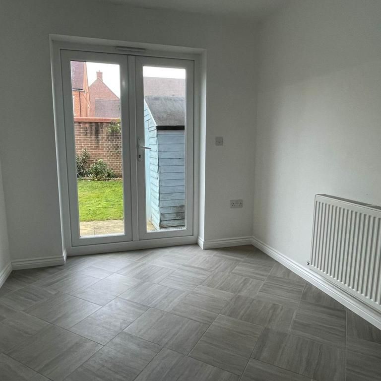 3 bedroom end of terrace house to rent - Photo 1