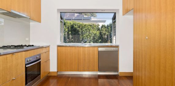 Upper Level 2 Bedrooms in Parkside! - Photo 2