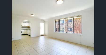 Top-Floor Two-Bedroom Unit Moments from the Beach - Photo 5