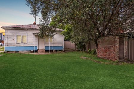 Well-presented 4-bedroom home in a prime location - Photo 5