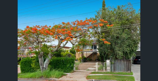 Spacious Family Home with Entertainer's Retreat - Photo 1
