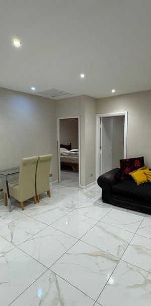 1 bedroom in a flat share to rent - Photo 1