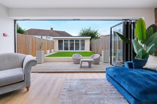 6 bedroom semi-detached house to rent - Photo 1