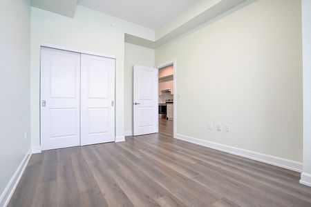 For Lease - 3200 William Coltson Avenue Unit# 215, Oakville, Ontario - Photo 3