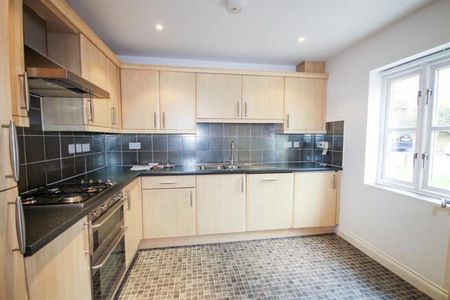 4 bedroom terraced house to rent - Photo 3