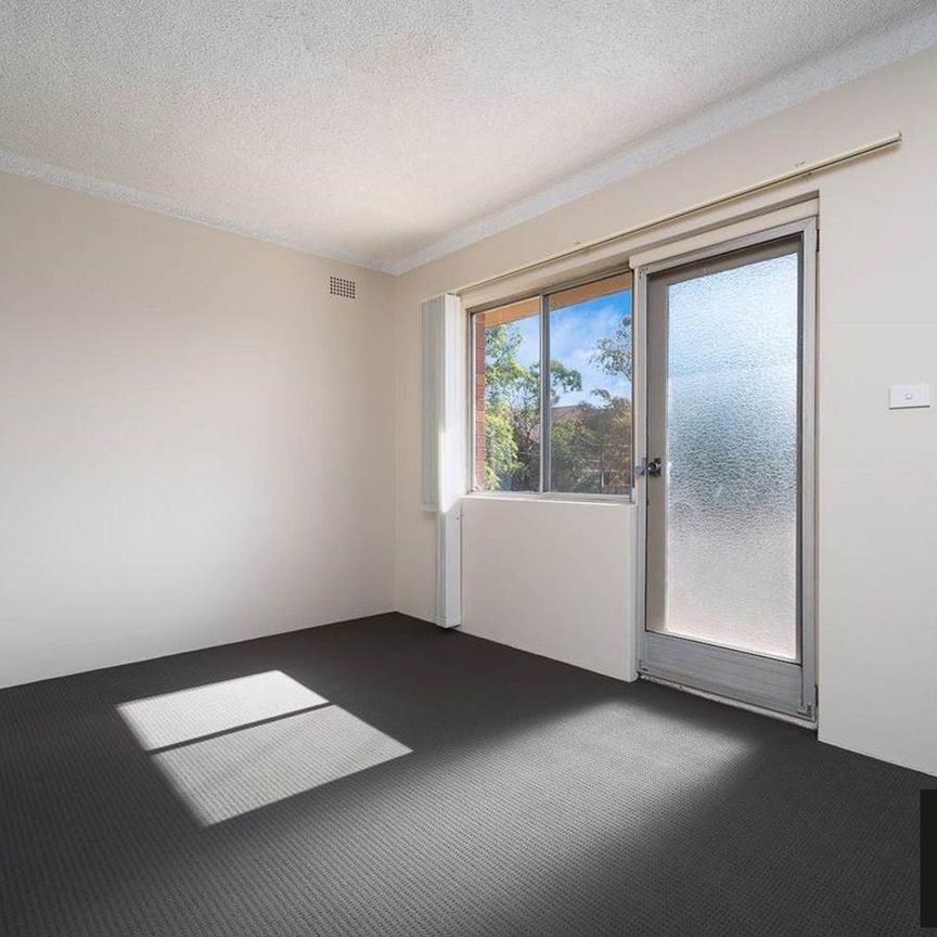 2 Bedroom Unit in Handy Location - Photo 1