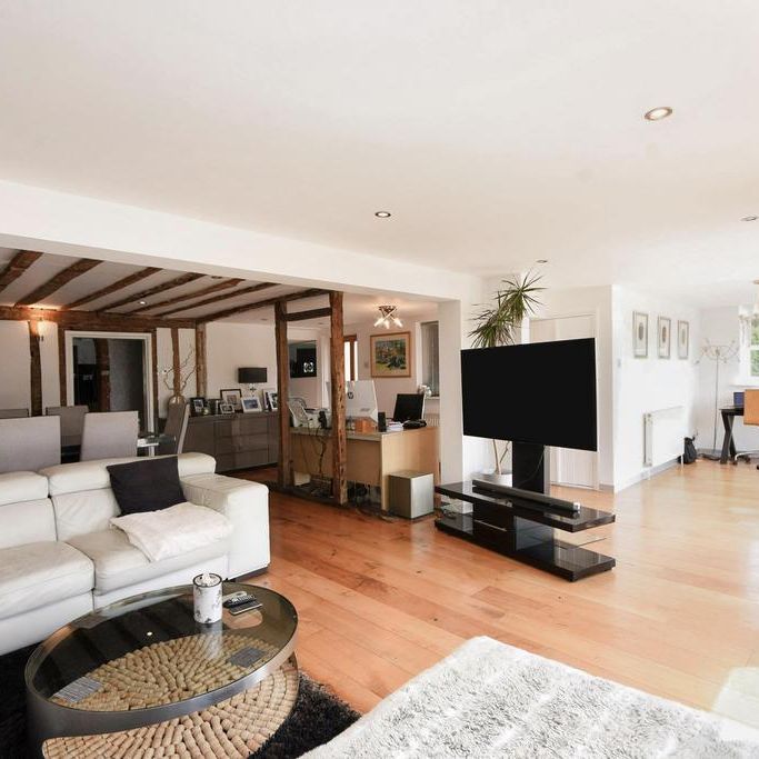 4 bedroom detached house to rent - Photo 1