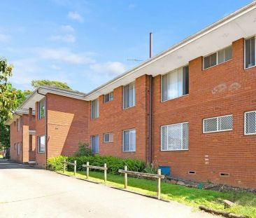 “Neat & Convenient Ground Floor Living” - Photo 6