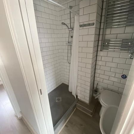 Studio Flat, Kennington Lane, SE11 - Photo 3