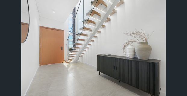 Stunning Brand New 5 Bedroom Home! - Photo 1