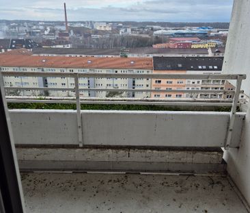 Schöne und große 3 Zimmer-Wohnung mit toller Aussicht zu vermieten - Foto 1