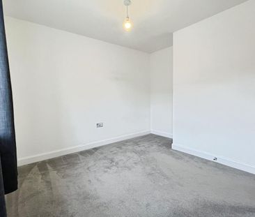 4 bedroom detached house to rent - Photo 2