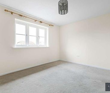 Sullivans Reach, Walton-on-thames, Surrey, KT12 - Photo 2