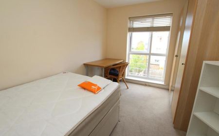 ***STUDENT PROPERTY *** 6 bedroom student property 5 min walk from University of the West of England. Bills included - Move in July 2026. - Photo 4