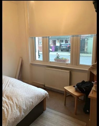 Room in a Shared House, London, E1 - Photo 4