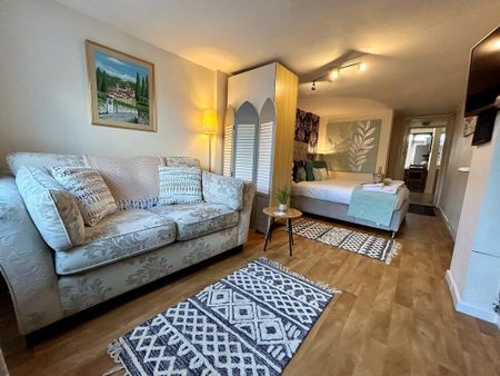 Studio to rent - Photo 2