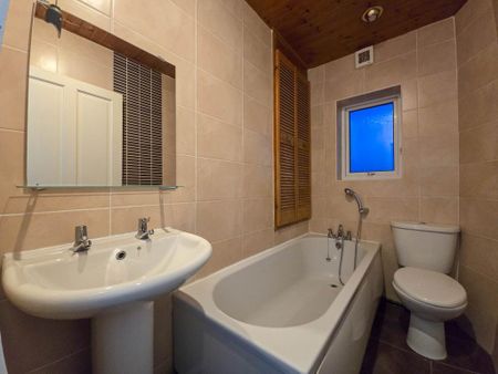 2 bedroom terraced house to rent - Photo 3