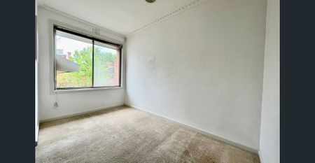 Neat & Tidy 3 Bedroom House - Photo 2