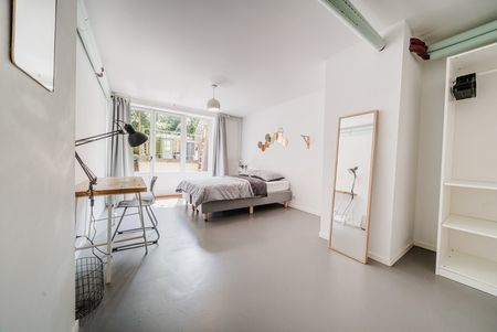 Room at Rue Charles Quint 55 - Photo 4