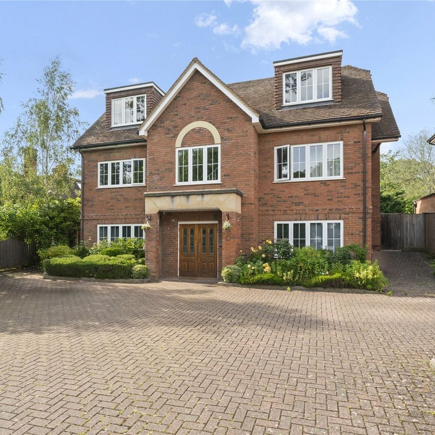 Woodfalls, Oakshade Road, KT22 - Photo 1