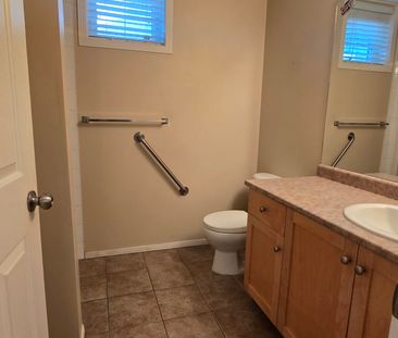 FREE 1 month rent 2-Bedroom + Den, 2-Bathroom Condo - Photo 5