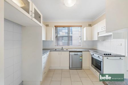 Light-Filled Apartment in a Quiet, Ultra-Convenient Ashfield Pocket - Photo 4