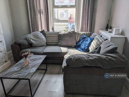 5 bedroom semi-detached house to rent - Photo 1