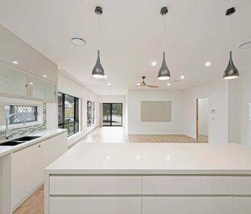 Executive 4 Bedroom Home With Stunning Outlook - Photo 4