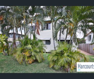 Tasteful on Tully! - Photo 5