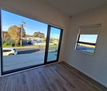 Spacious 2-Bedroom Townhouse - Ranui - Photo 6