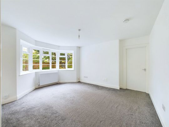 Walpole Court Hampton Road, Twickenham - 1 bedroomProperty for lettings - Chasebuchanan - Photo 1