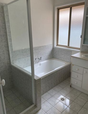 Beautiful Spacious Home in Family Friendly Location! - Photo 4