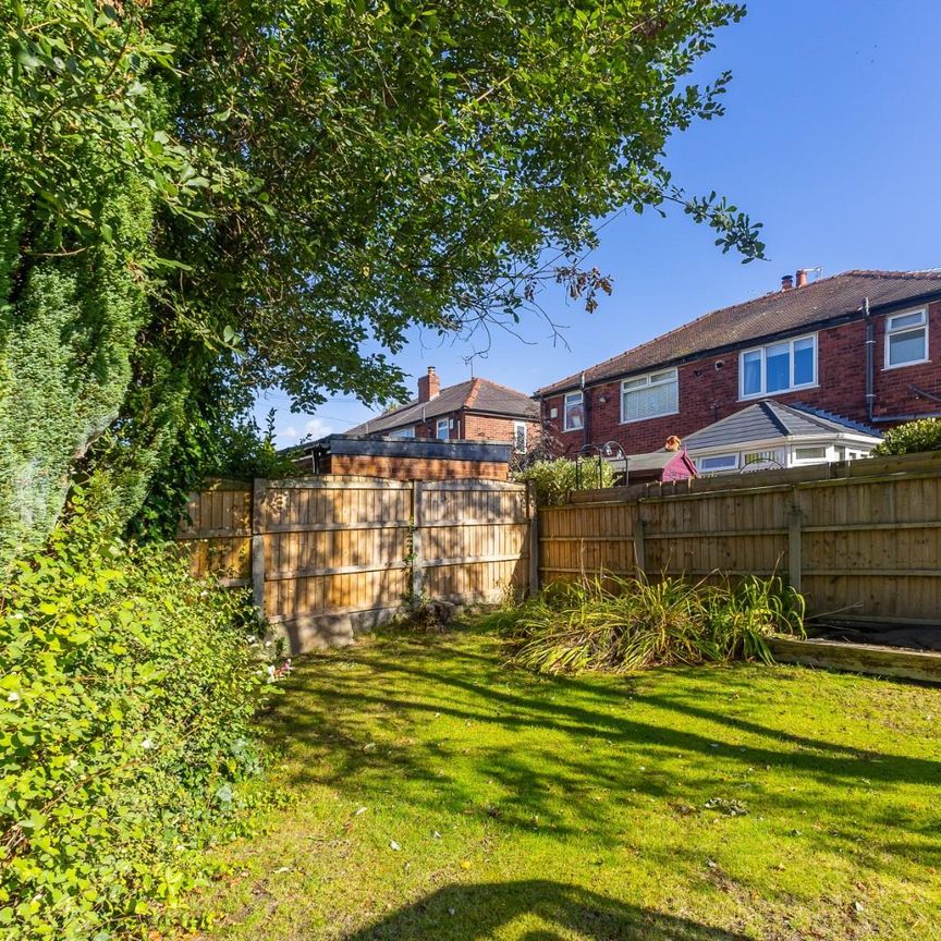 Lynwood Grove, Atherton, M46 - Photo 1