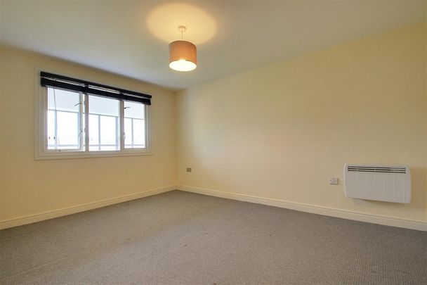 Ovaltine Court, Kings Langley - Photo 1