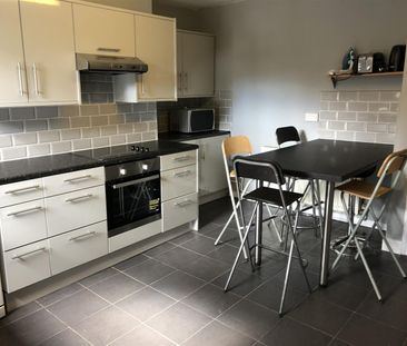 Ridgeway Terrace, Woodhouse, LS6 2HU, Leeds - Photo 1