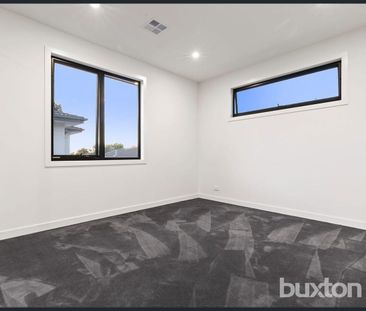 Stylish, Spacious & Perfectly Located! - Photo 1