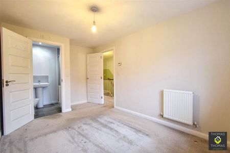 3 bedroom semi-detached house to rent - Photo 2