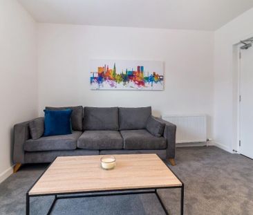 3 bedroom flat to rent - Photo 2
