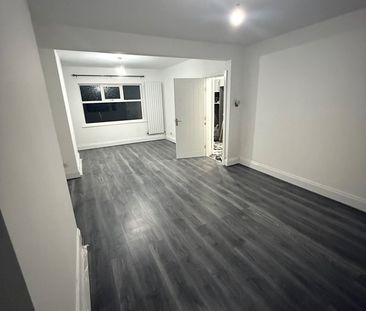 3 Bed Semi-Detached House, Marner Crescent, CV6 - Photo 2