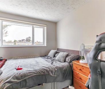 3 bedroom end of terrace house to rent - Photo 4