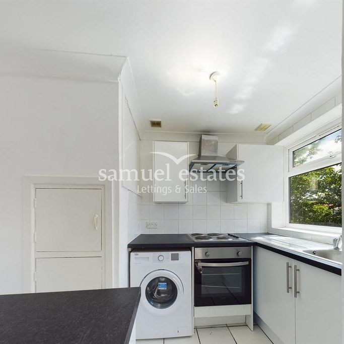Studio to rent - Photo 1