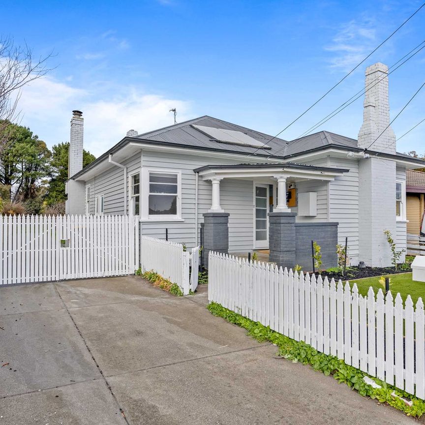 1/18 Canterbury Street, Brown Hill, Vic 3350 - Photo 1