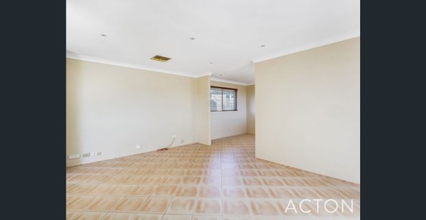 Superb location, amazing view... perfect timing for summer! Available 23 December 2025 - Photo 1