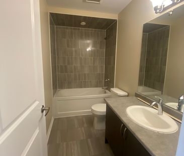 For Lease - 2242 Grainger Loop, Innisfil, Ontario - Photo 5