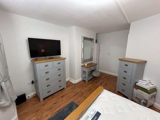 Floor Flat,35 Bush Avenue - Photo 1