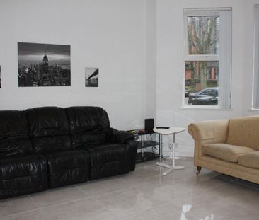 Room 4, 85 Wellington Park, Lisburn Road, BT96DN, Belfast - Photo 1