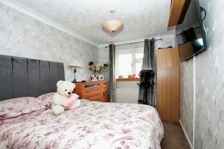 PETERBOROUGH - Photo 4