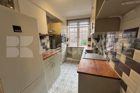 Highly desirable development with 24 hr concierge - Photo 3