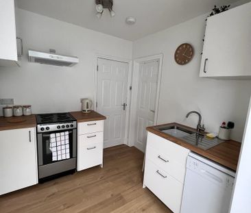 1 bedroom flat to rent - Photo 6